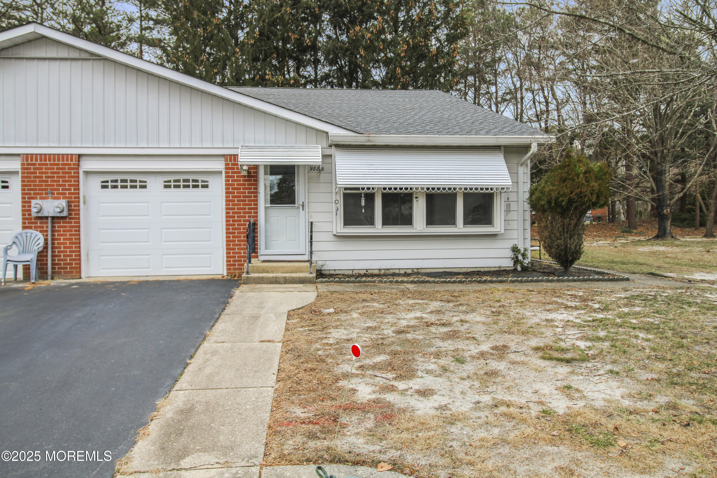 988 B Constitution Boulevard