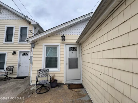 MLS: 22502996