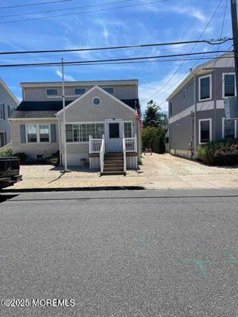 Homes For Rent - 102 Brown Avenue<br/> Lavallette, NJ 08735