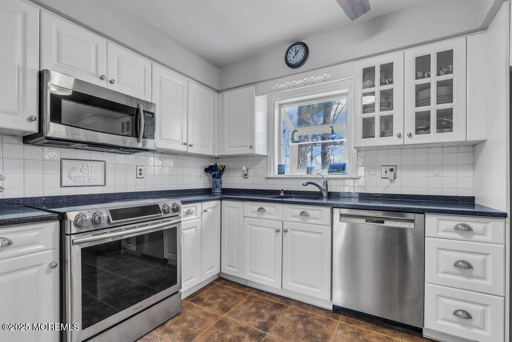 23 Manalapan Woods Drive, Manalapan, New Jersey image 18