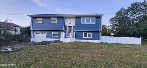 Photo of 39 Oak Terrace, Howell, NJ 07731 (MLS # 22530586)
