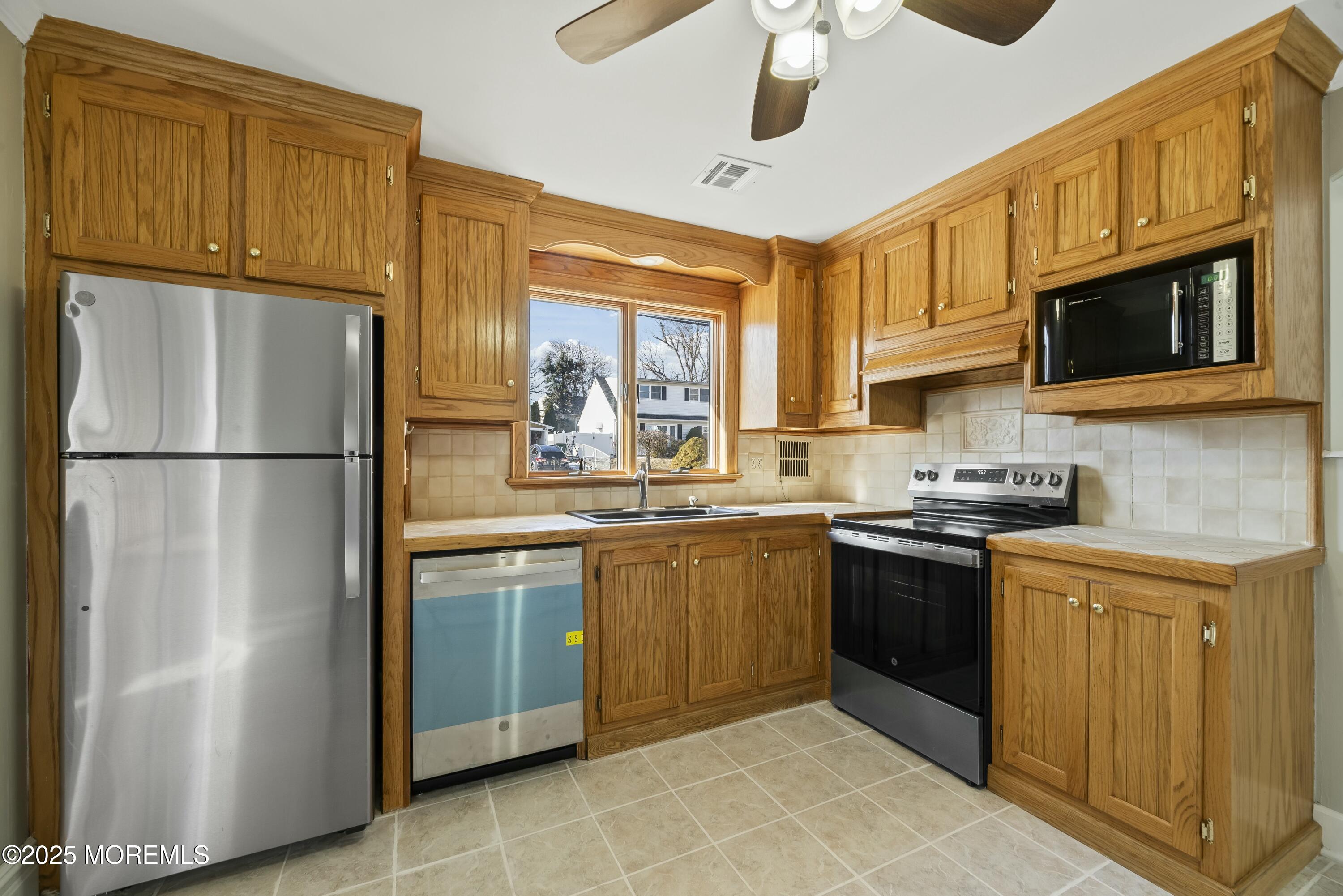 9 Ash Terrace, Parlin, New Jersey image 7