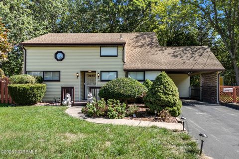 Photo of 12 Grove Lane, Old Bridge, NJ 08857 (MLS # 22530974)