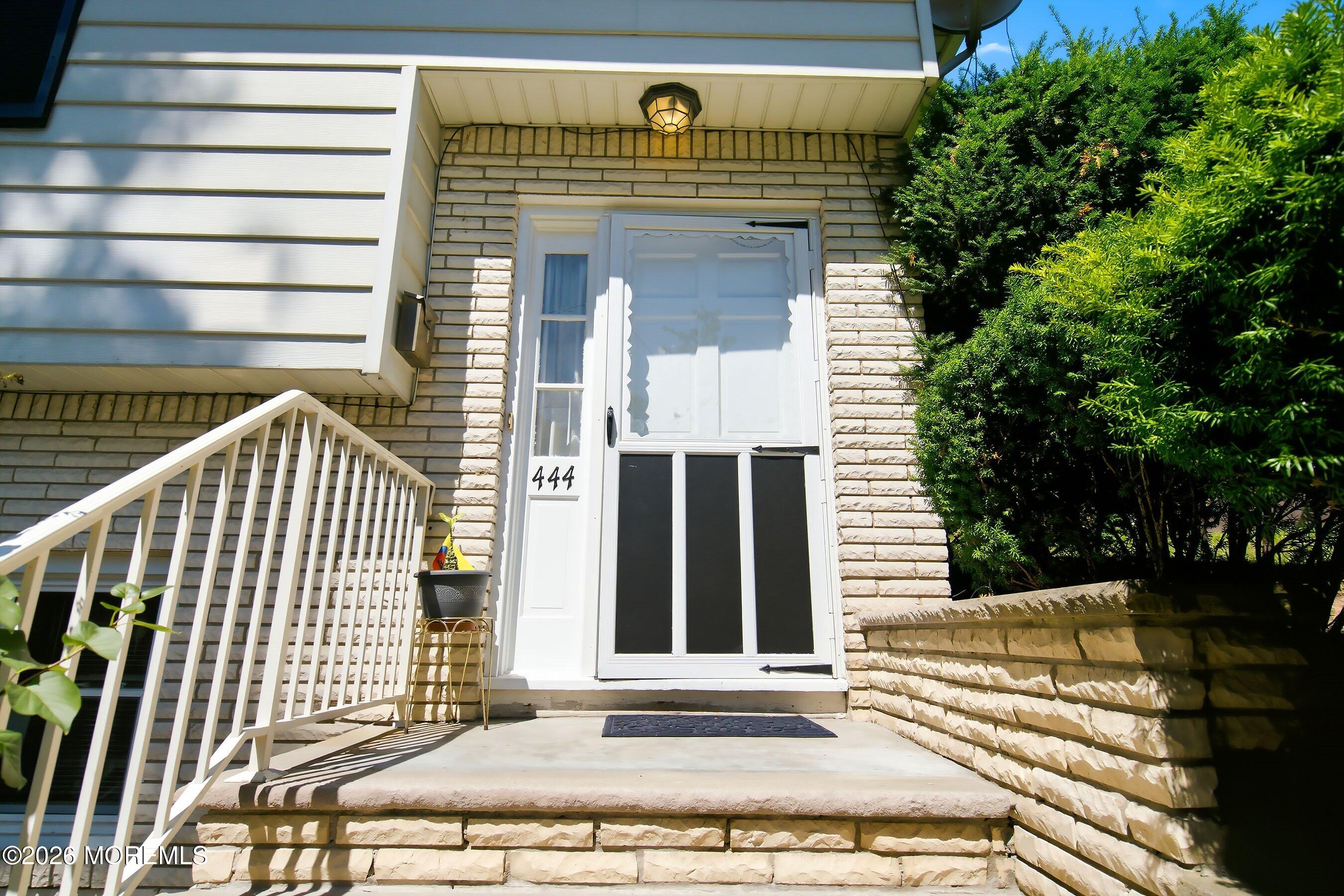 444 W Lookout Avenue