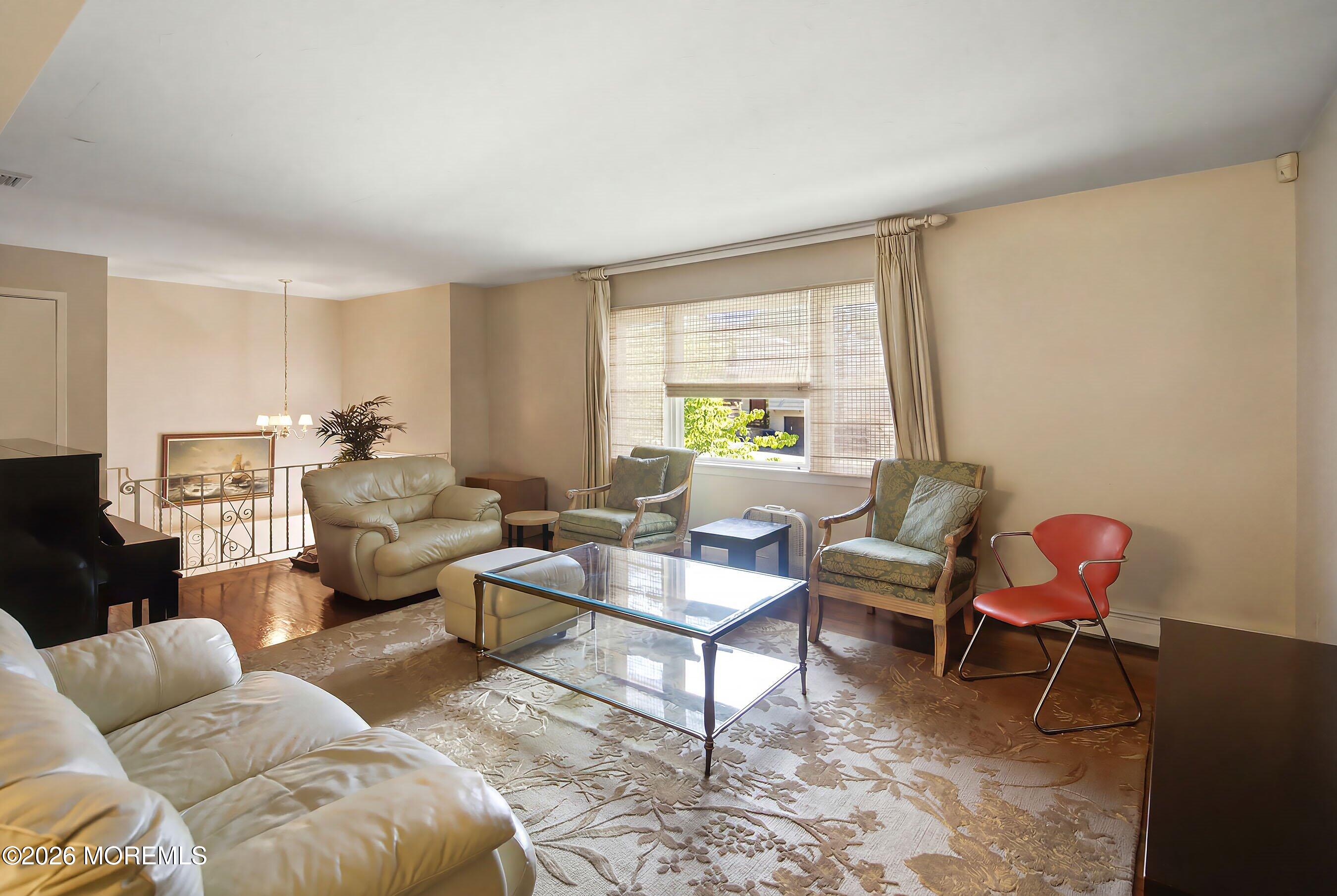 444 W Lookout Avenue