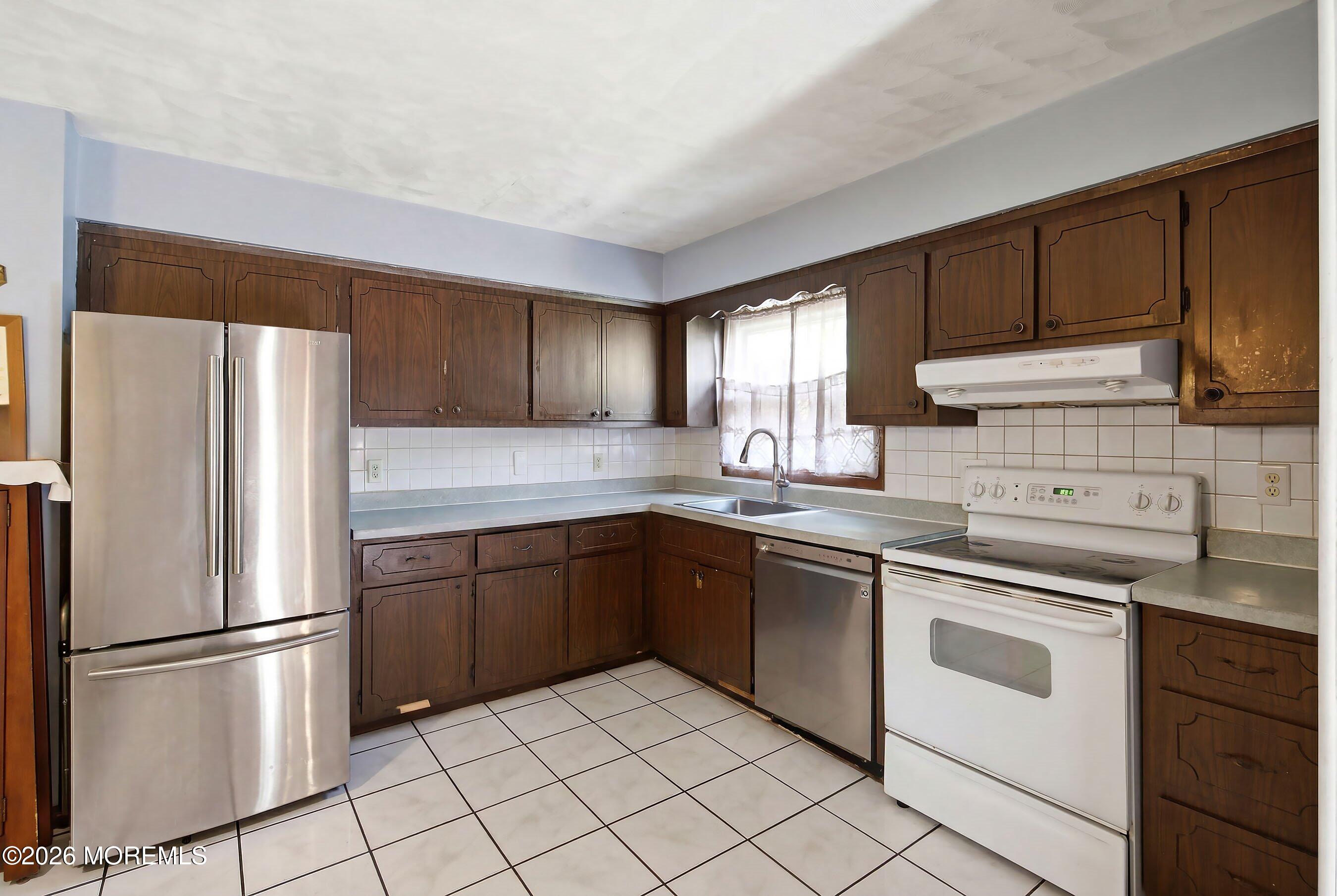 444 W Lookout Avenue