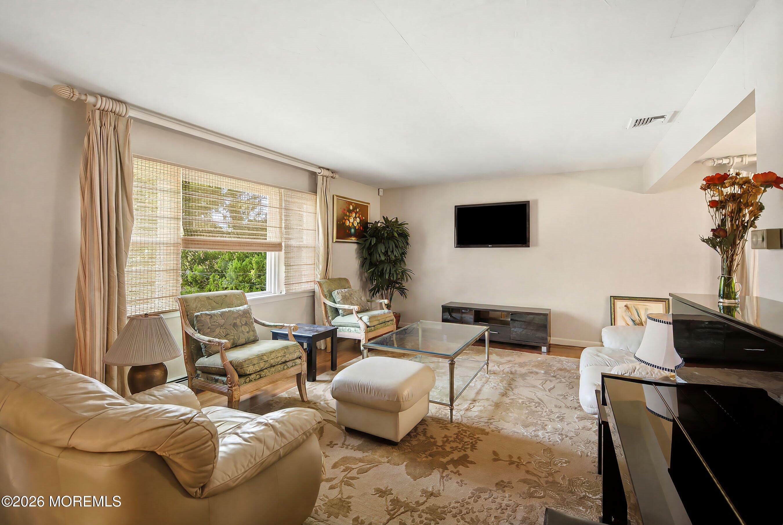 444 W Lookout Avenue