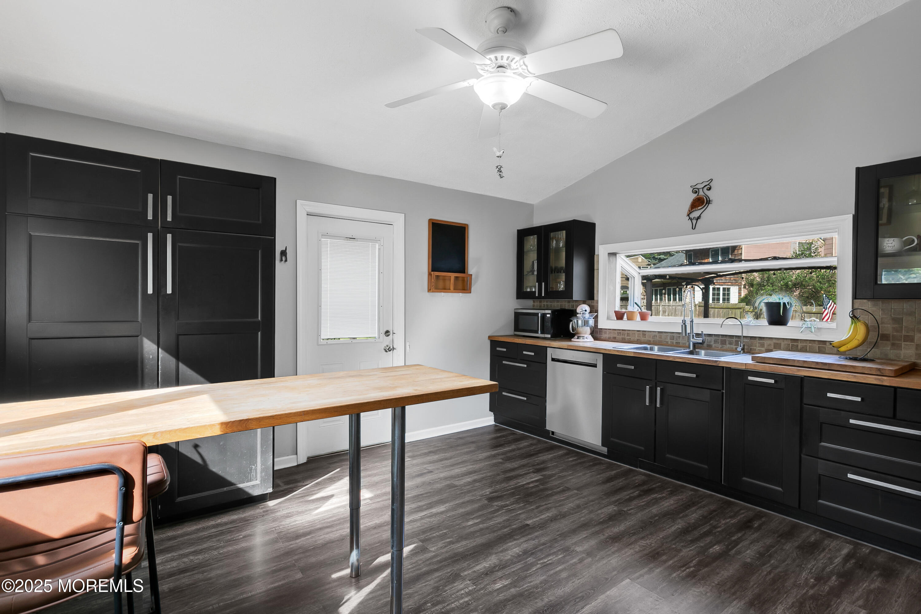 11 Woodside Drive, Red Bank, New Jersey image 14