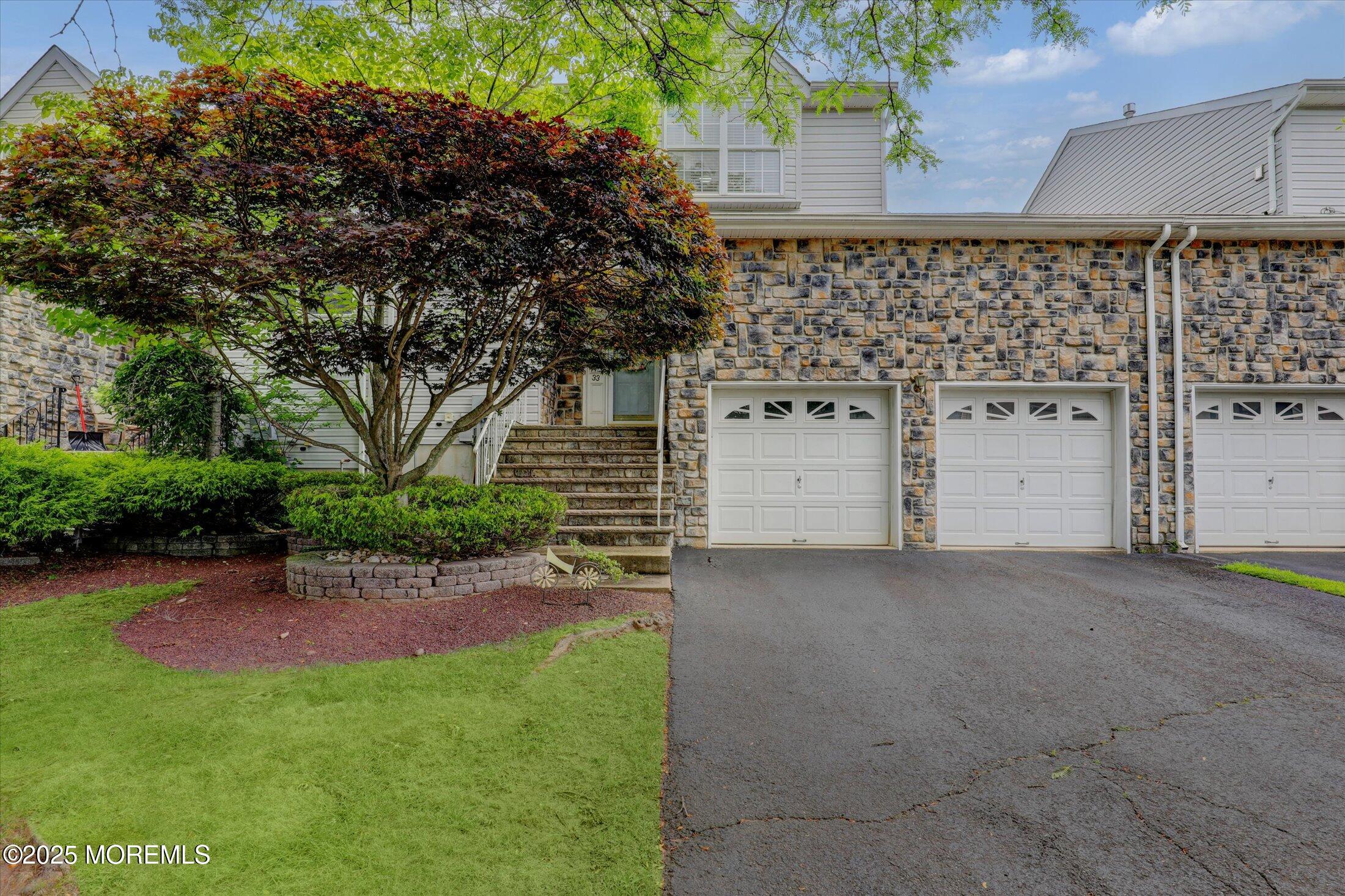 33 Hummingbird Court