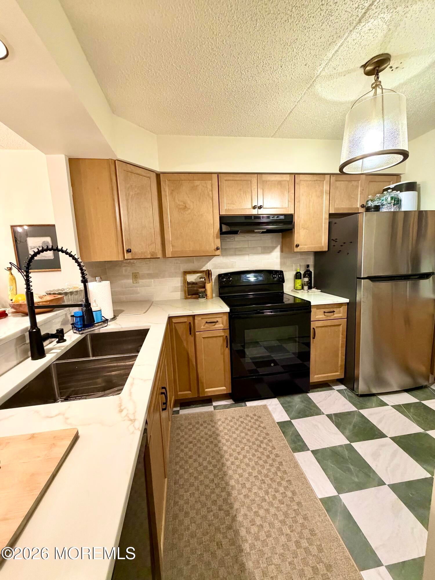 32 Center Avenue 16