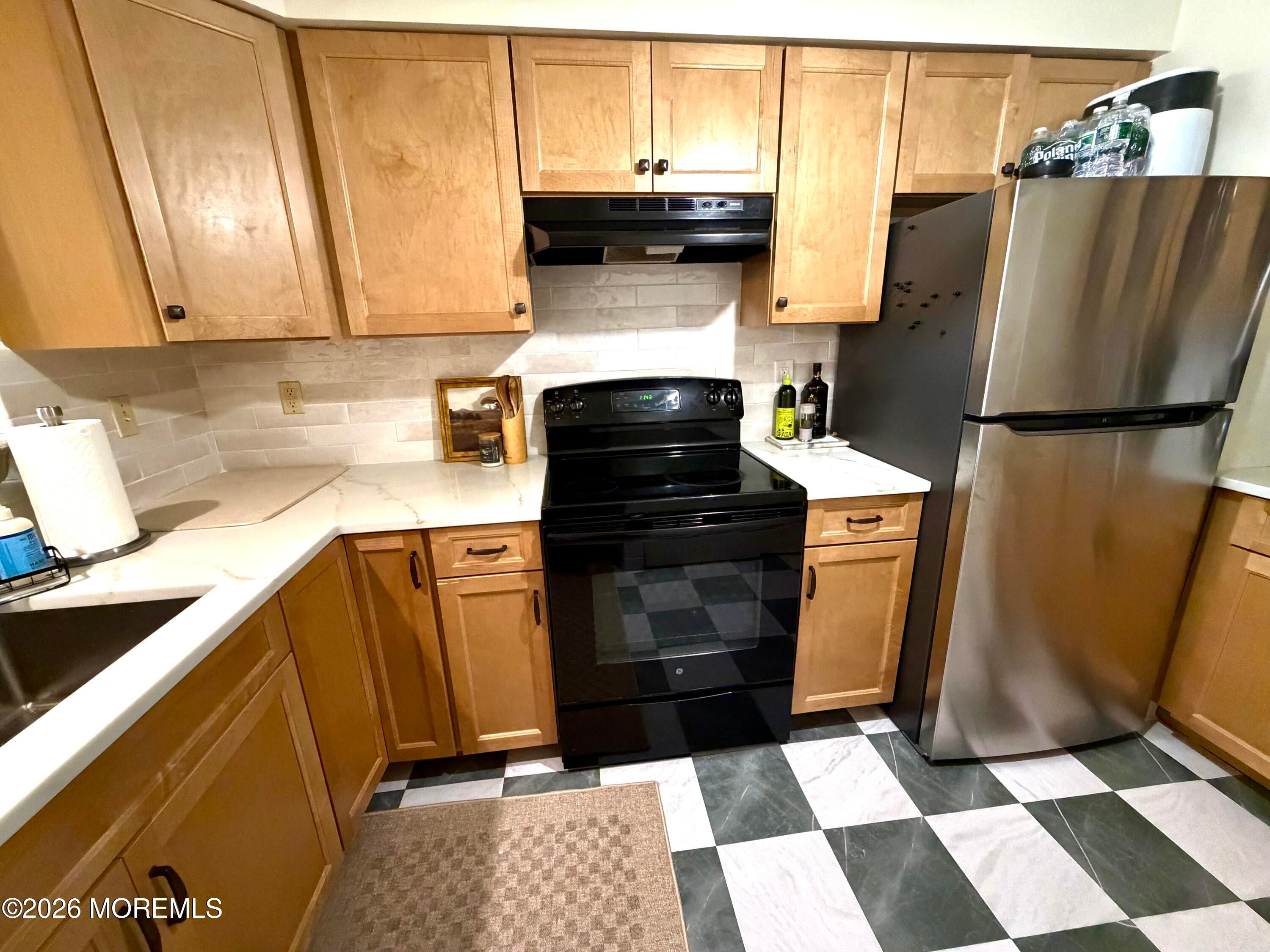 32 Center Avenue 16