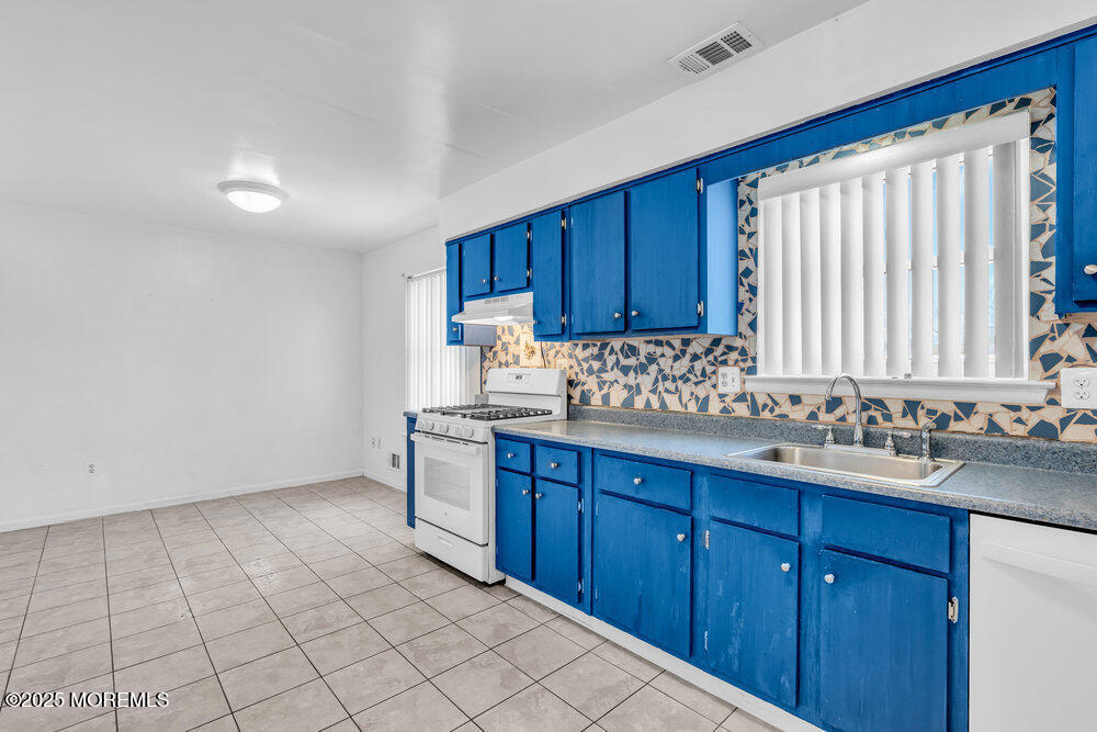 101 Bristlecone Drive, Howell, New Jersey image 8