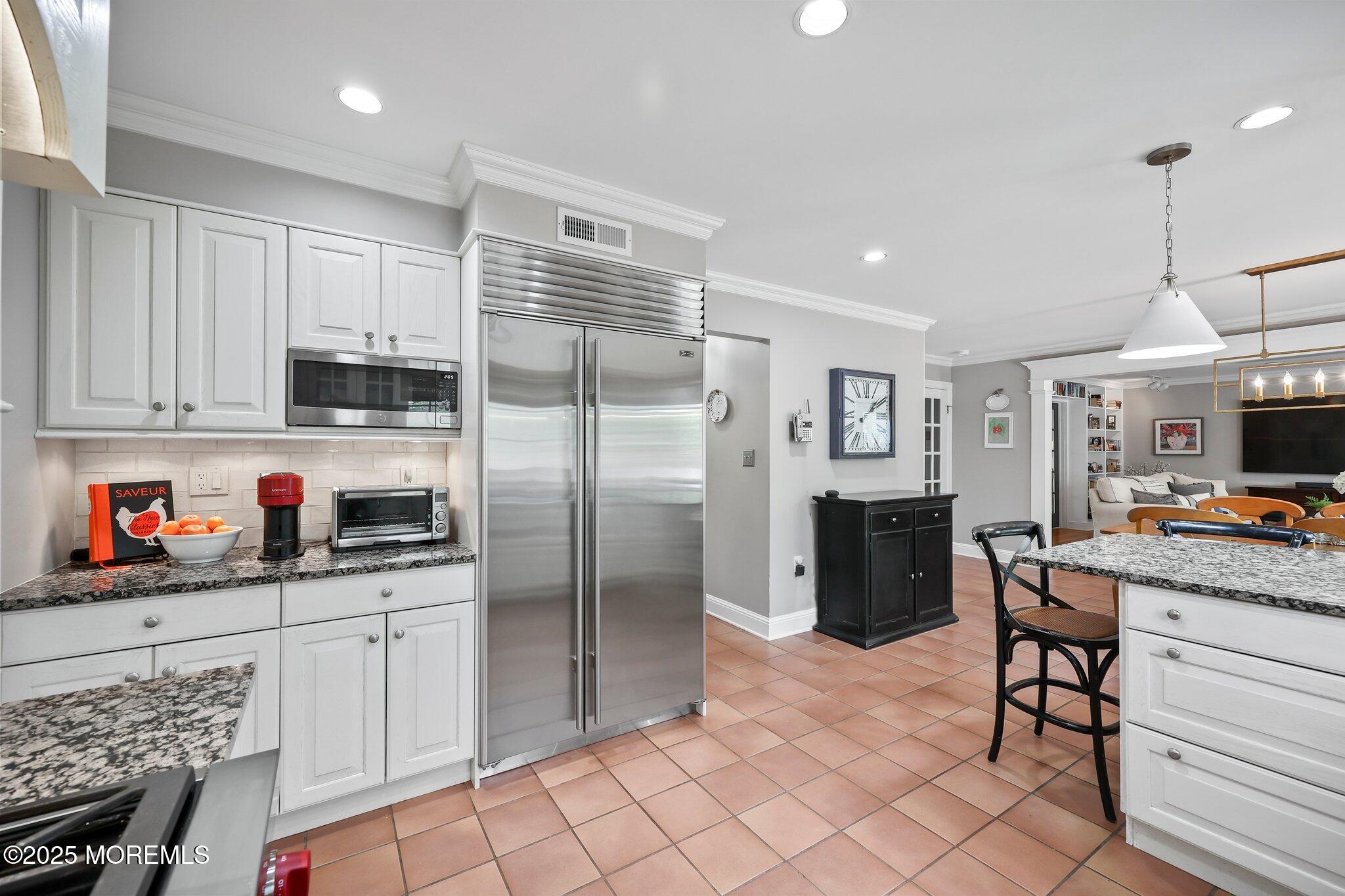 8 Roxbury Lane, Manalapan, New Jersey image 17