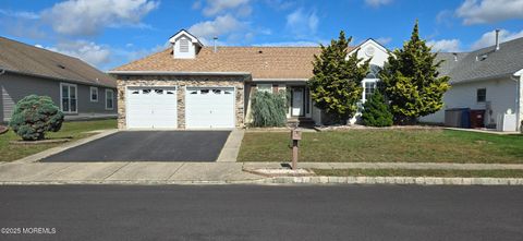 Photo of 17 Blackpool Way, Toms River, NJ 08757 (MLS # 22530324)