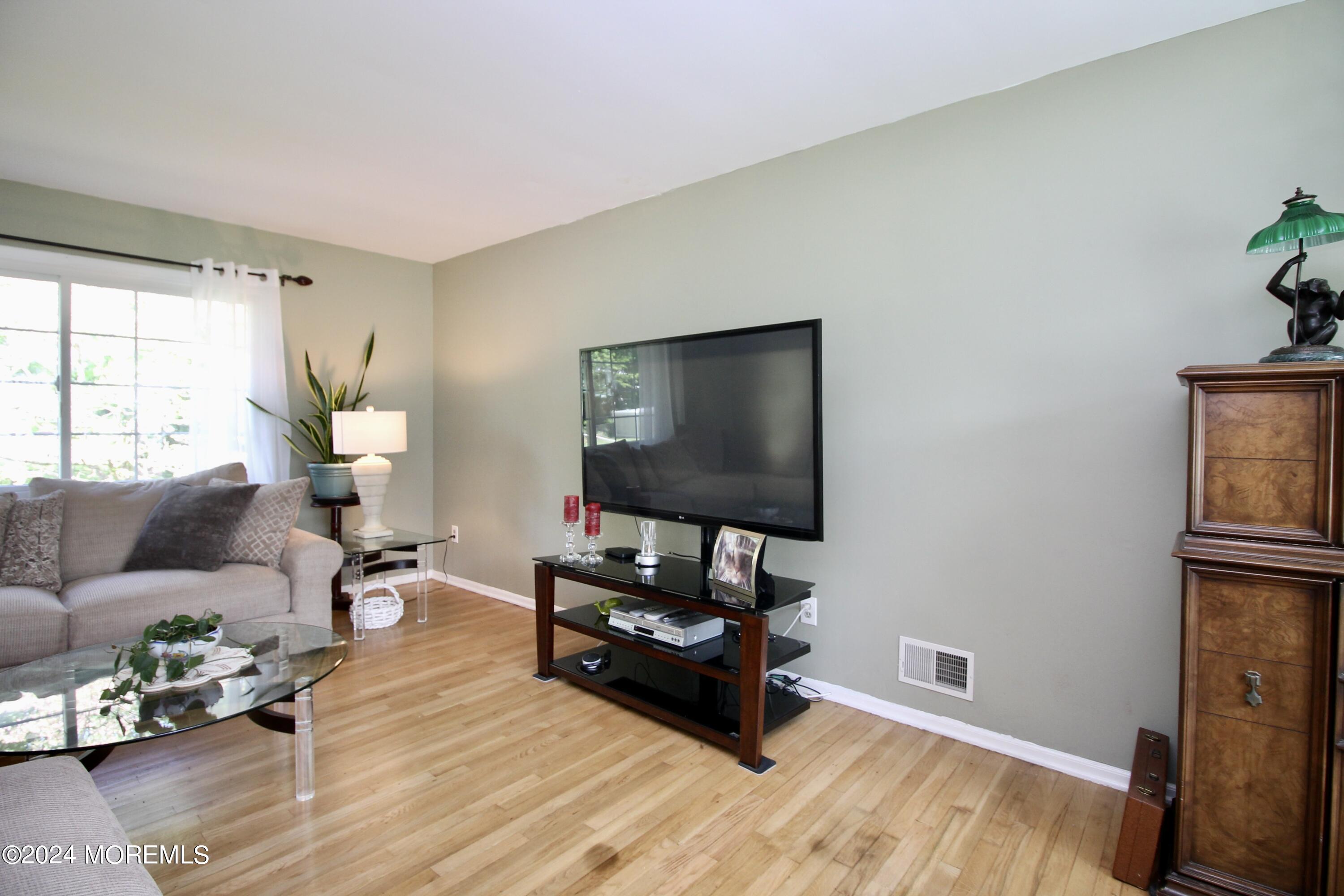 41 Hidden Stream Road, Freehold, New Jersey image 8