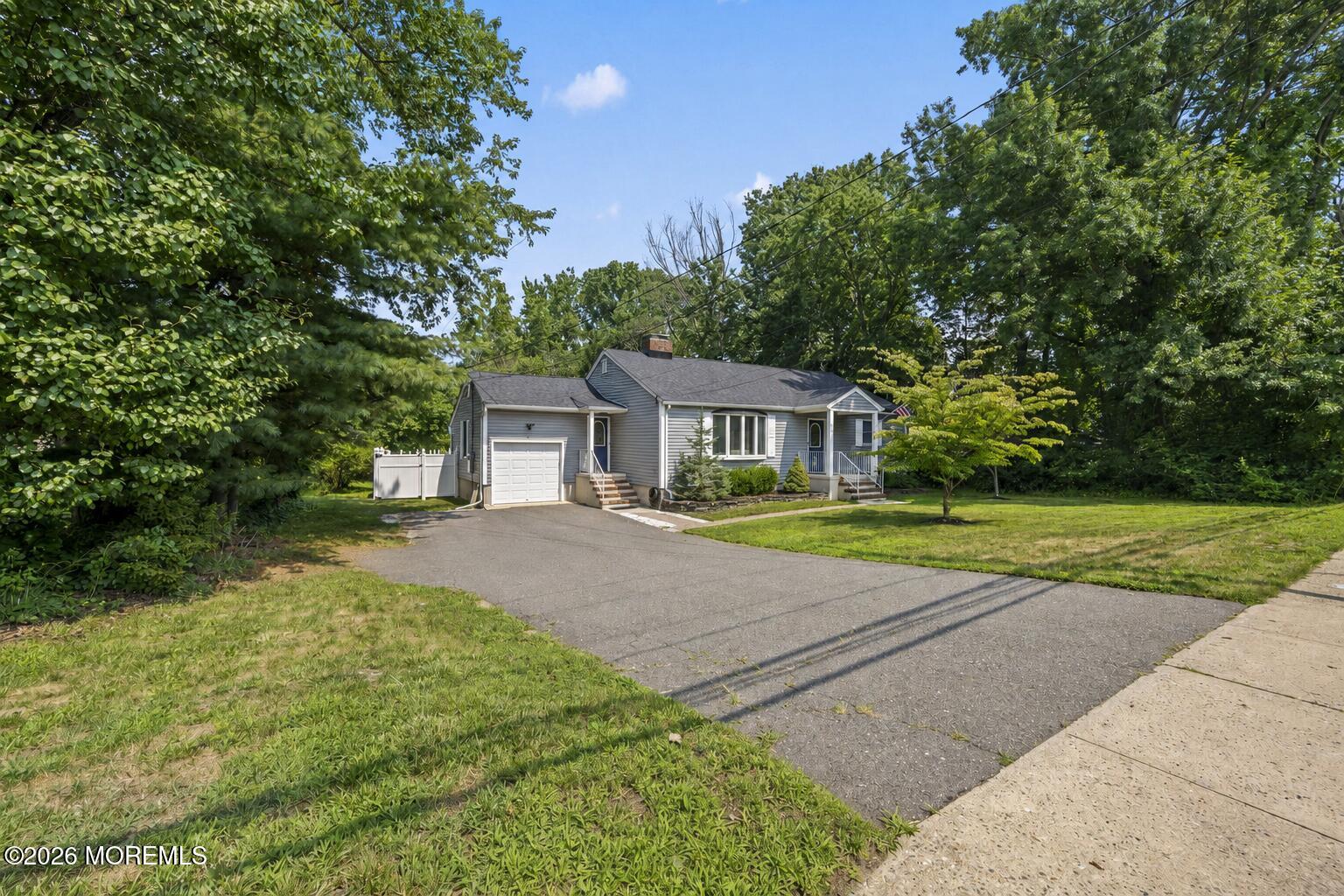 213 Lloyd Road
