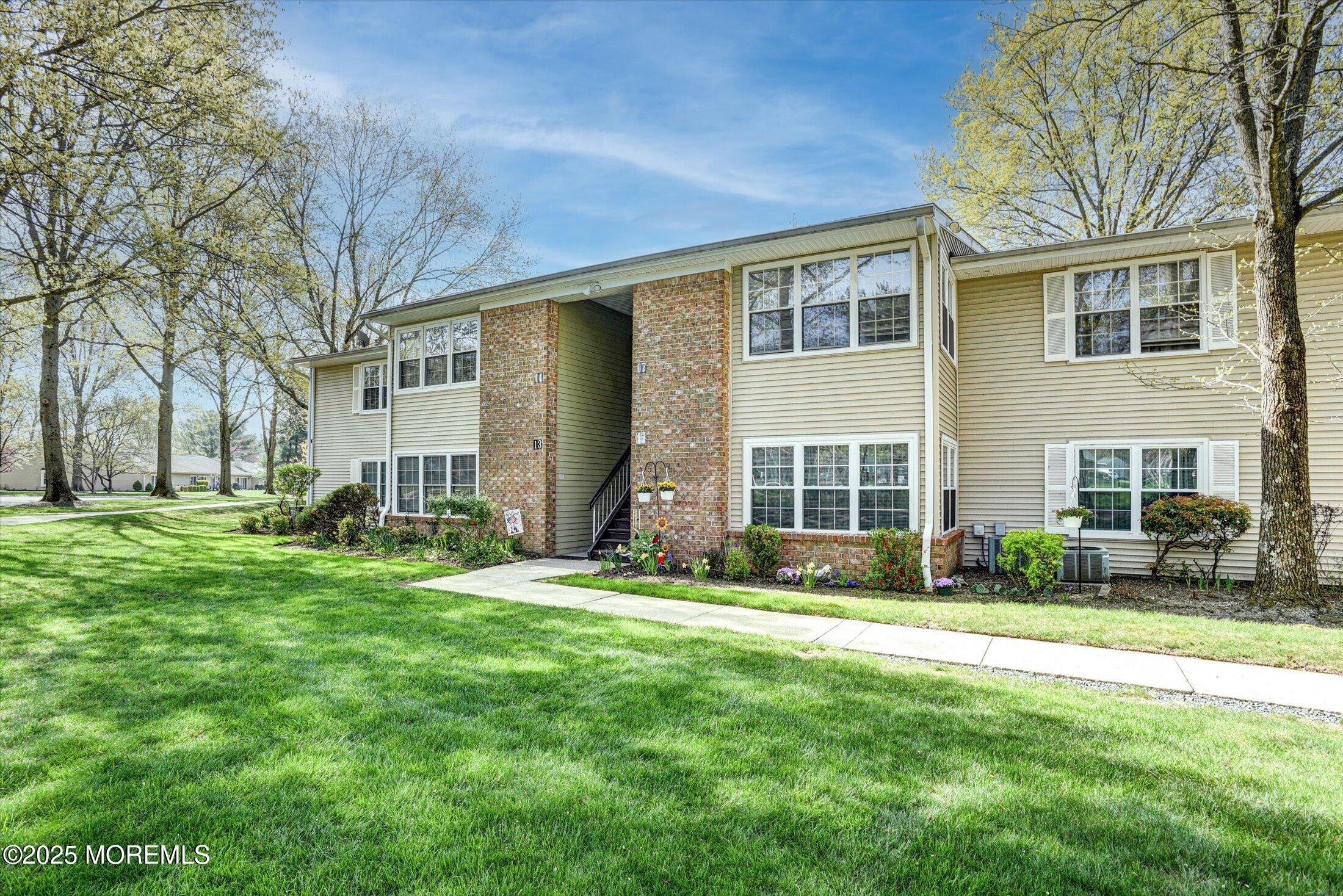 13 Boxwood Terrace, Red Bank, New Jersey image 2