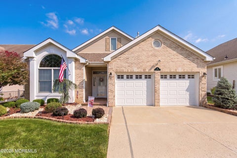 Photo of 28 Sherwood Drive, Monroe Twp, NJ 08831 (MLS # 22627867)