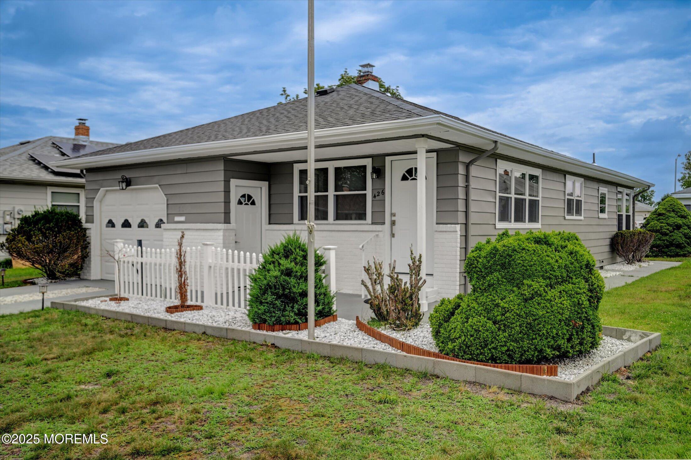 426 Saint Thomas Drive N