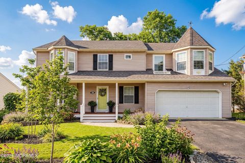 Homes For Sale - 136 W End Avenue<br/> Ocean County, Island Heights, NJ 08732