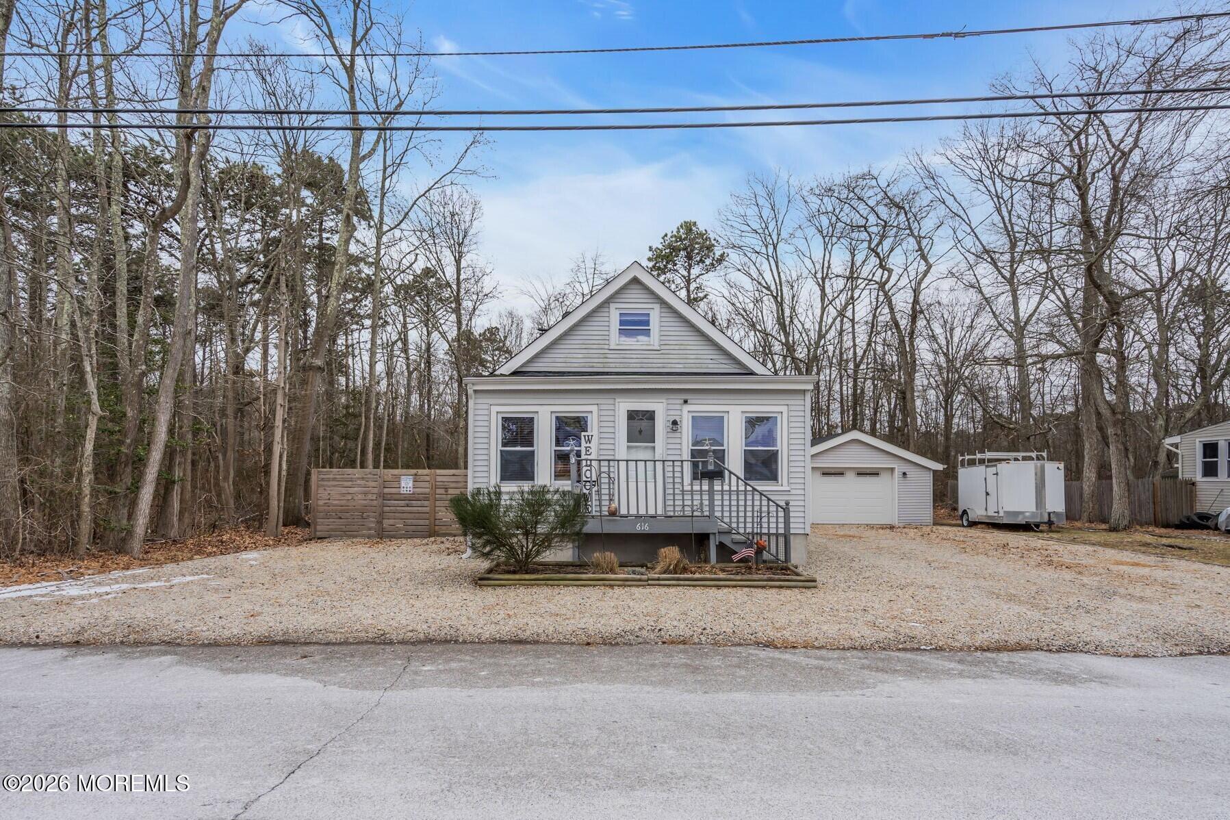 616 E Arverne Avenue