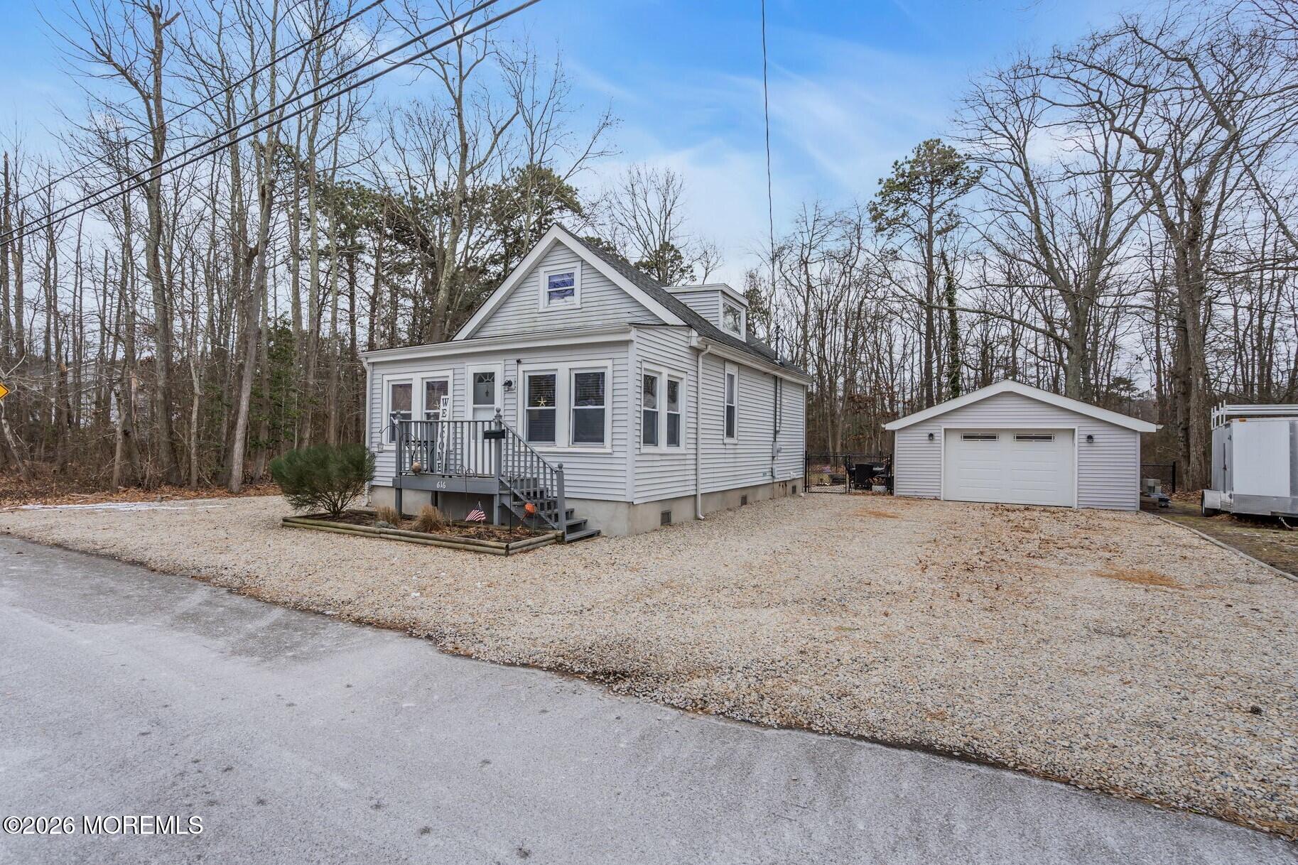 616 E Arverne Avenue