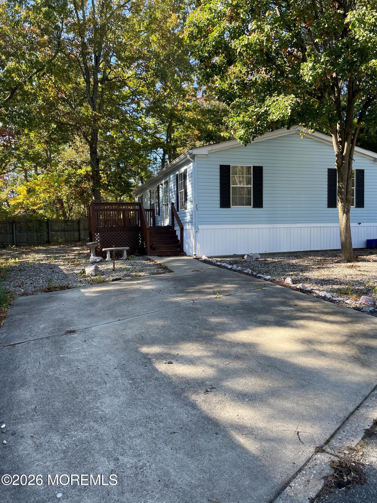 25 Oak Tree Lane