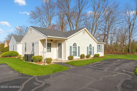 Condo For Sale - 35 Ivy Ridge Close<br/> Freehold, NJ 07728