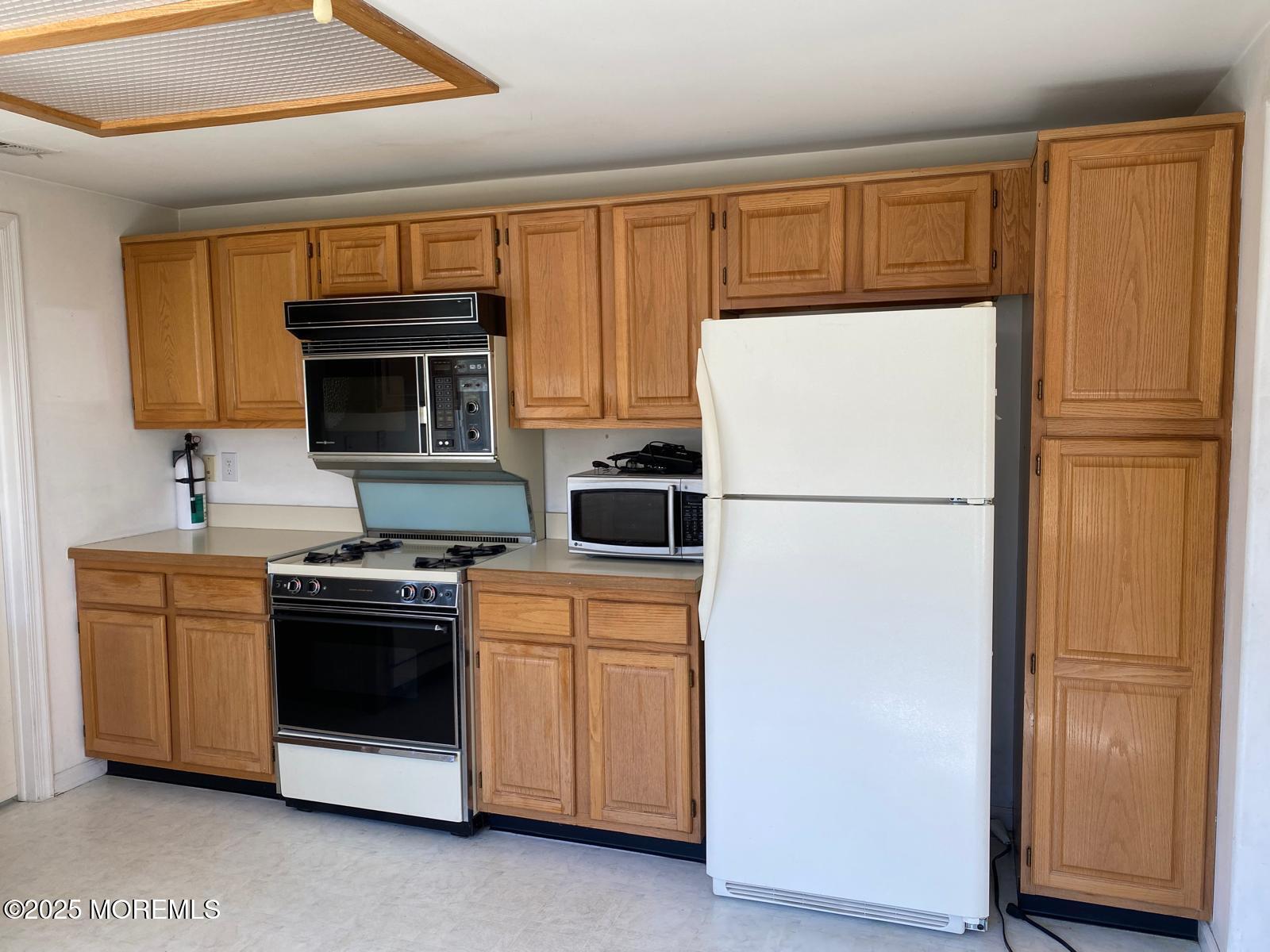 1042a Canterbury Drive, Manchester, New Jersey image 5