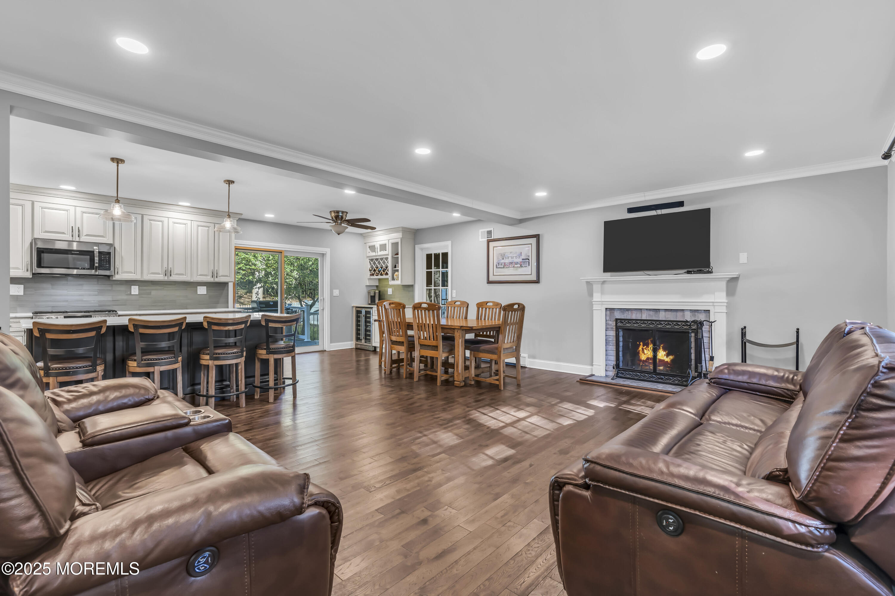 4 E Parkway Place