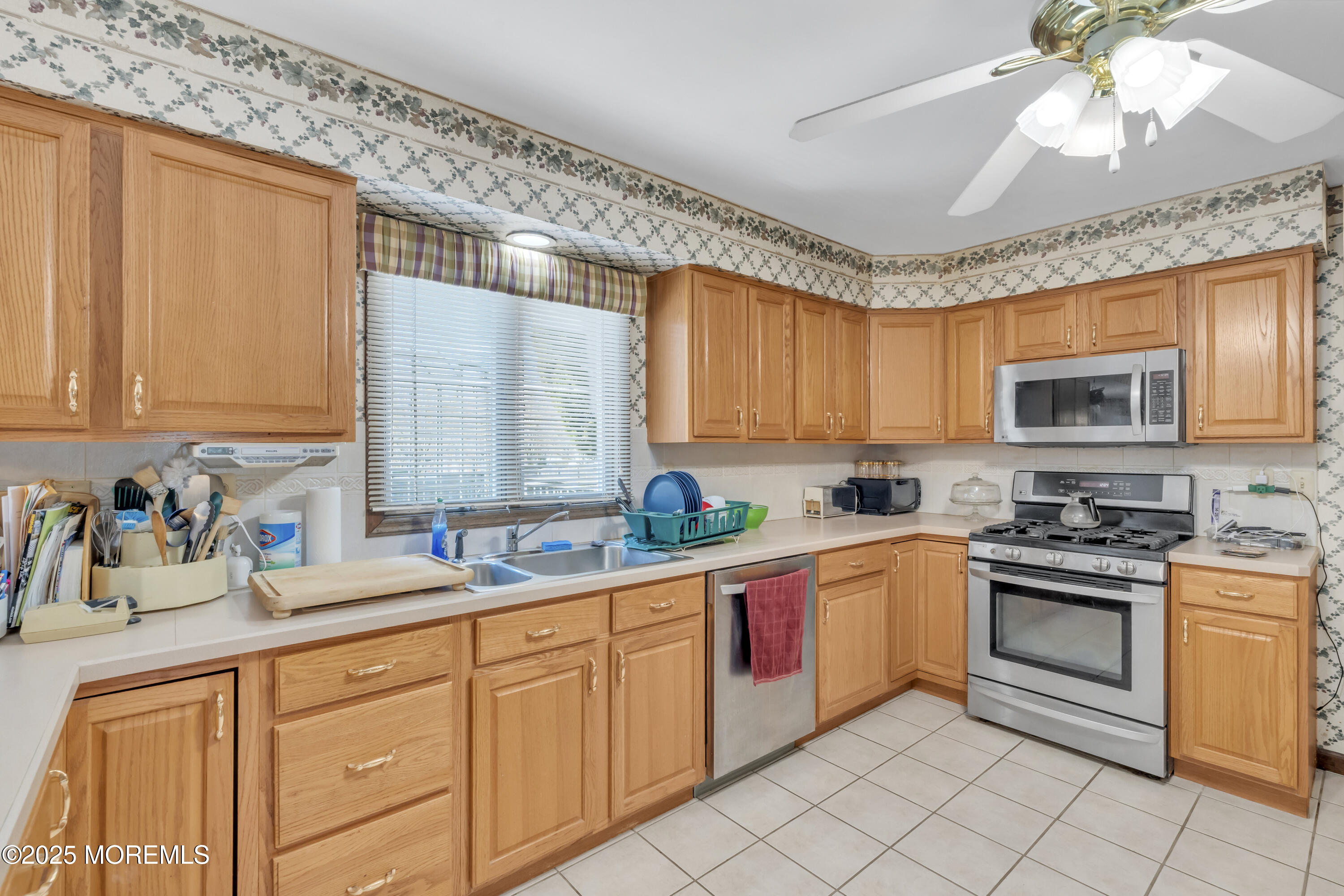 24 Laird Road, Middletown, New Jersey image 7