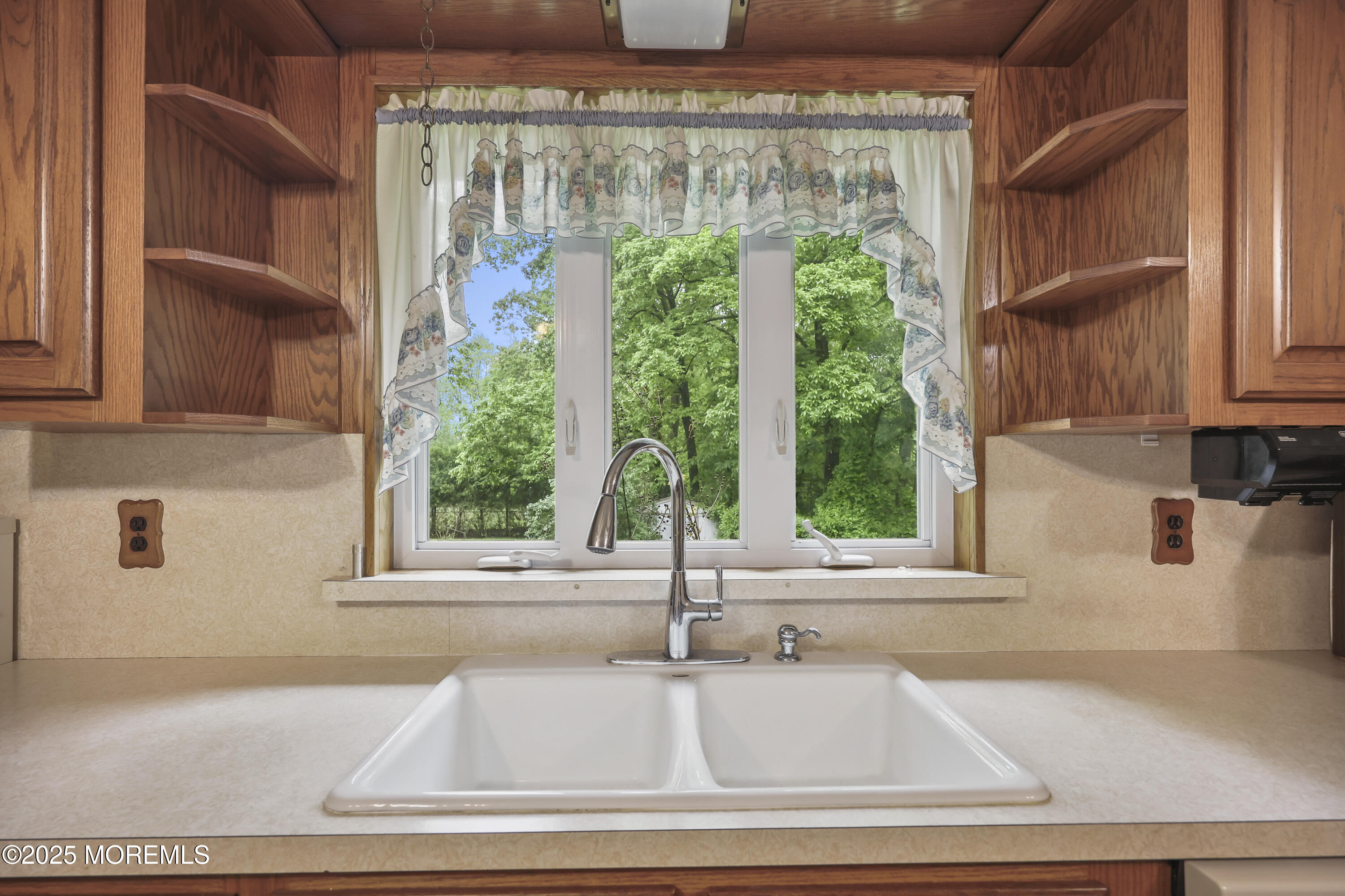 624 Lloyd Road, Aberdeen, New Jersey image 16