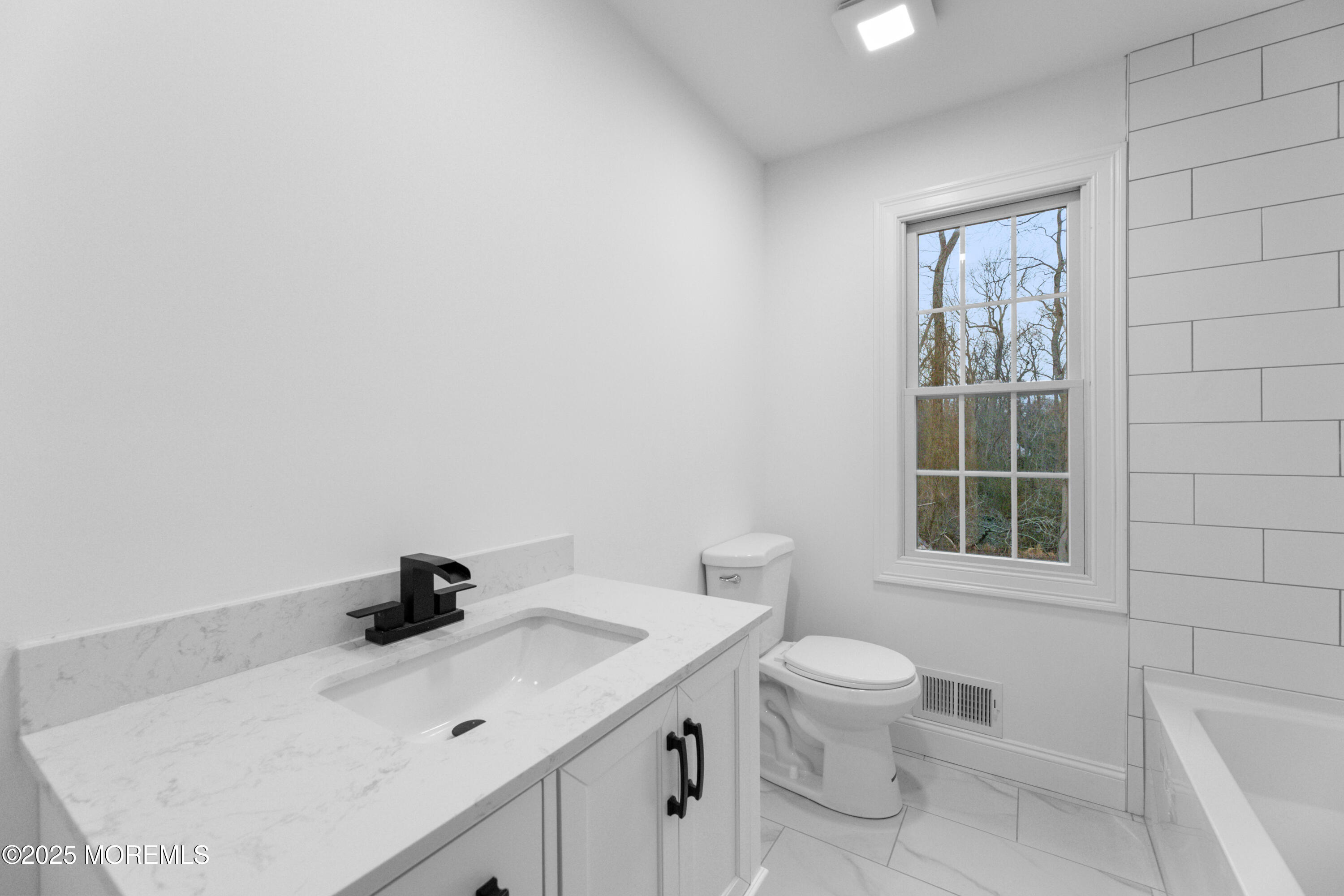 16 Longfellow Terrace, Morganville, New Jersey image 27