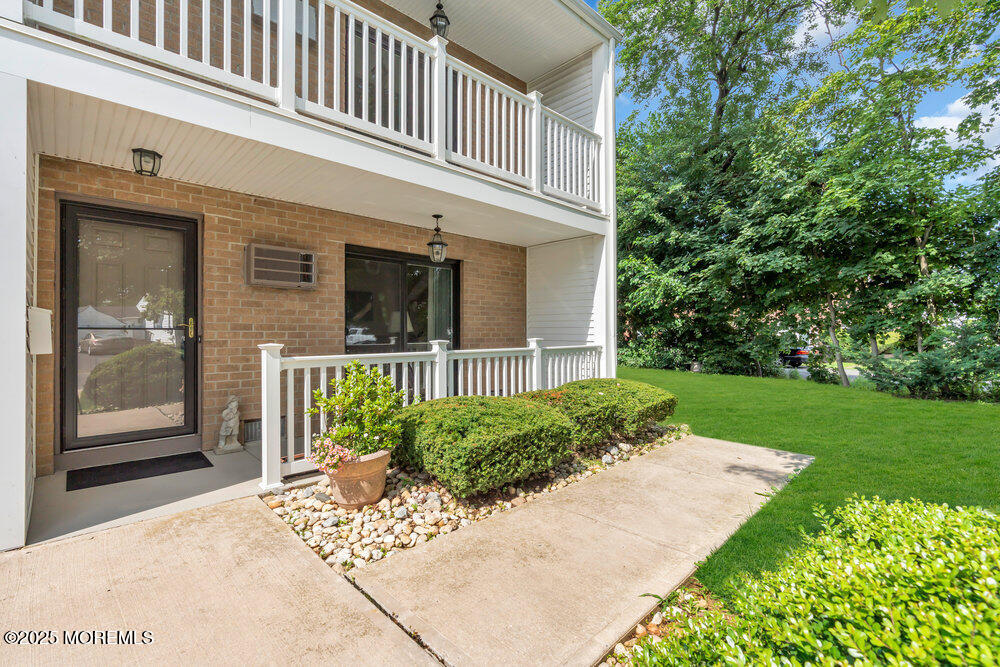 119 Avery Avenue E12