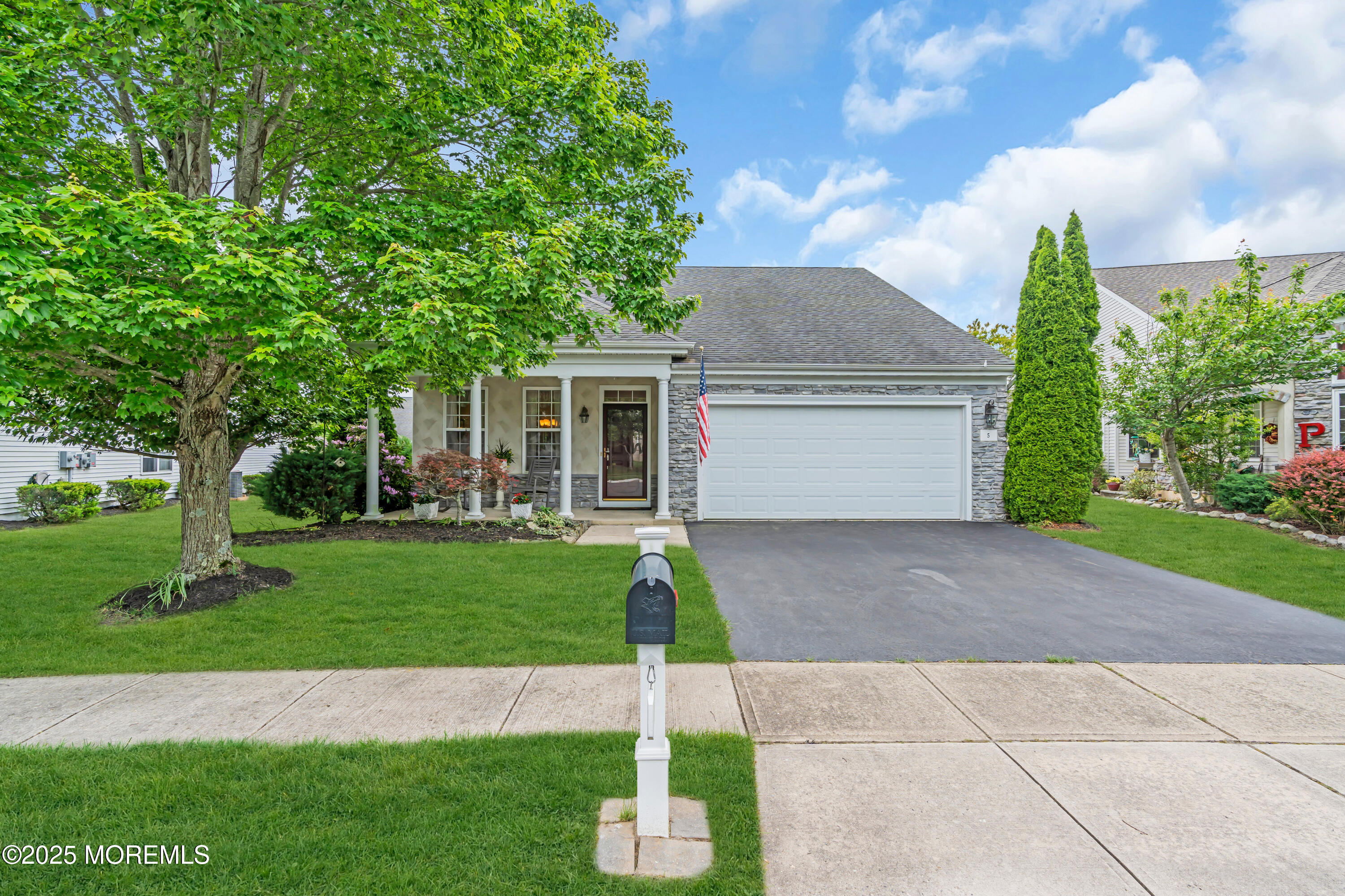 5 Minot Light Court, Barnegat, New Jersey image 2