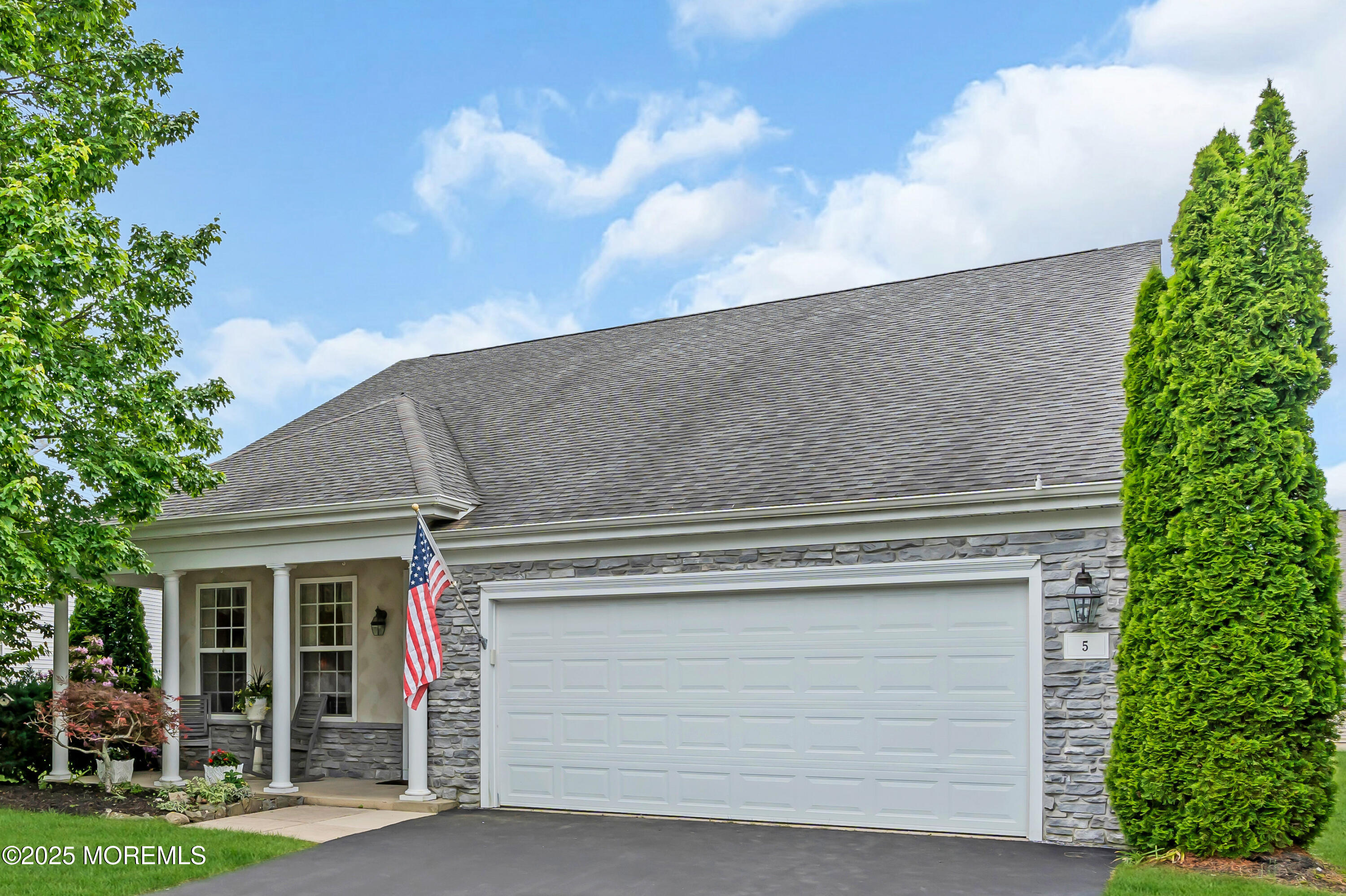 5 Minot Light Court, Barnegat, New Jersey image 1