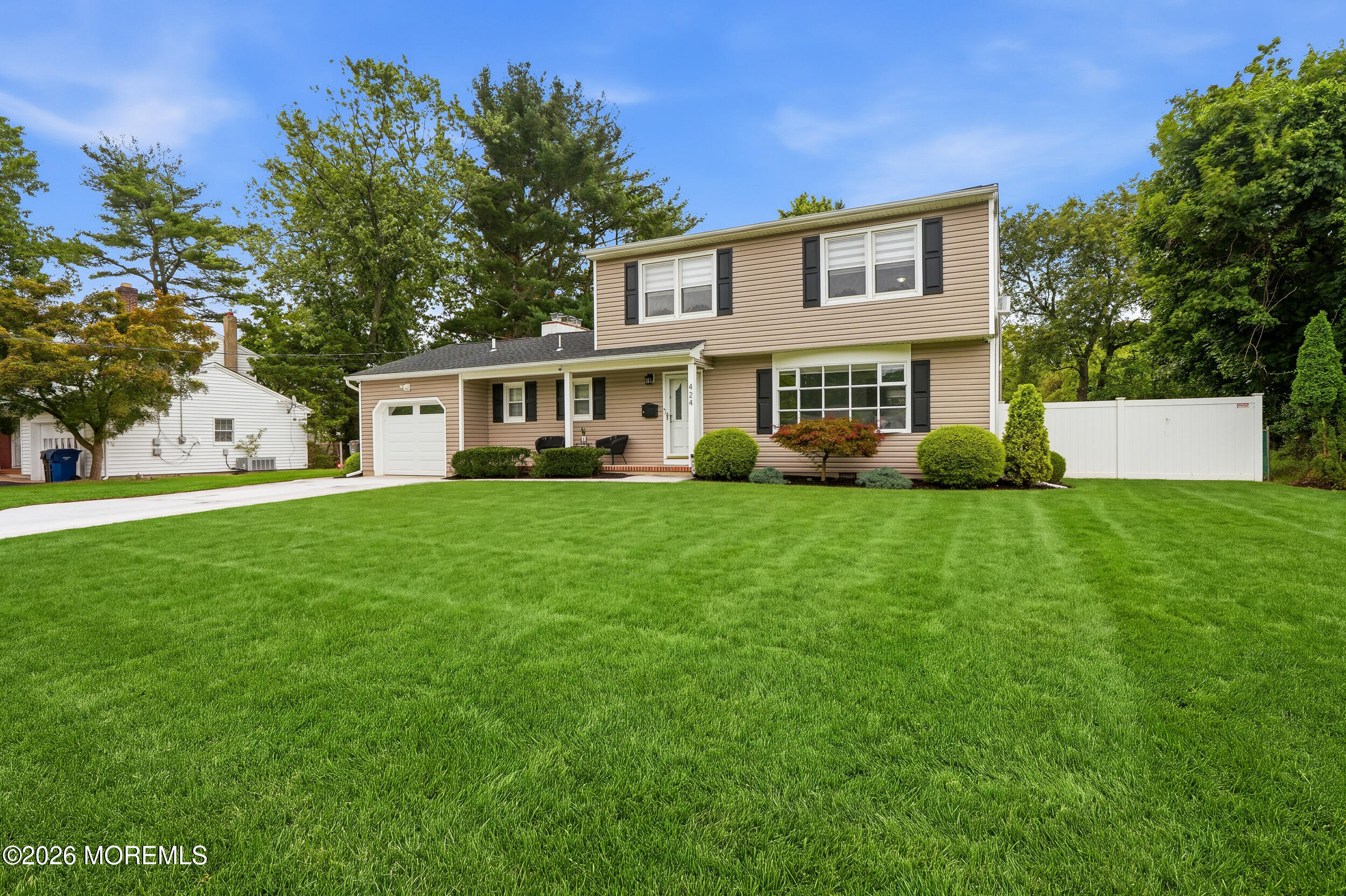 424 W Lake Avenue