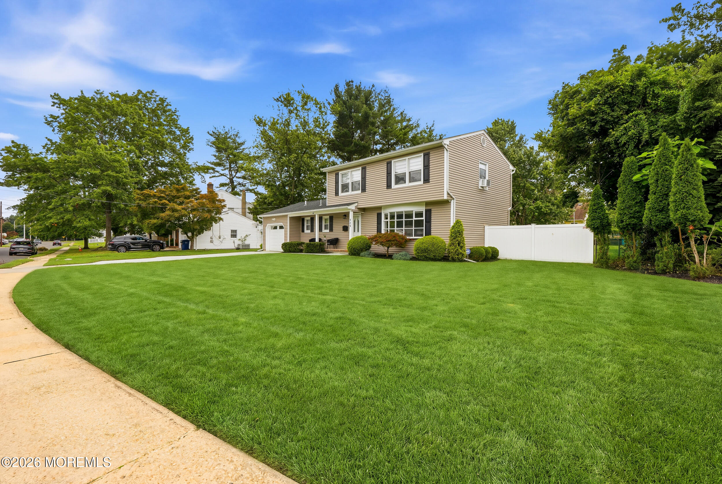 424 W Lake Avenue