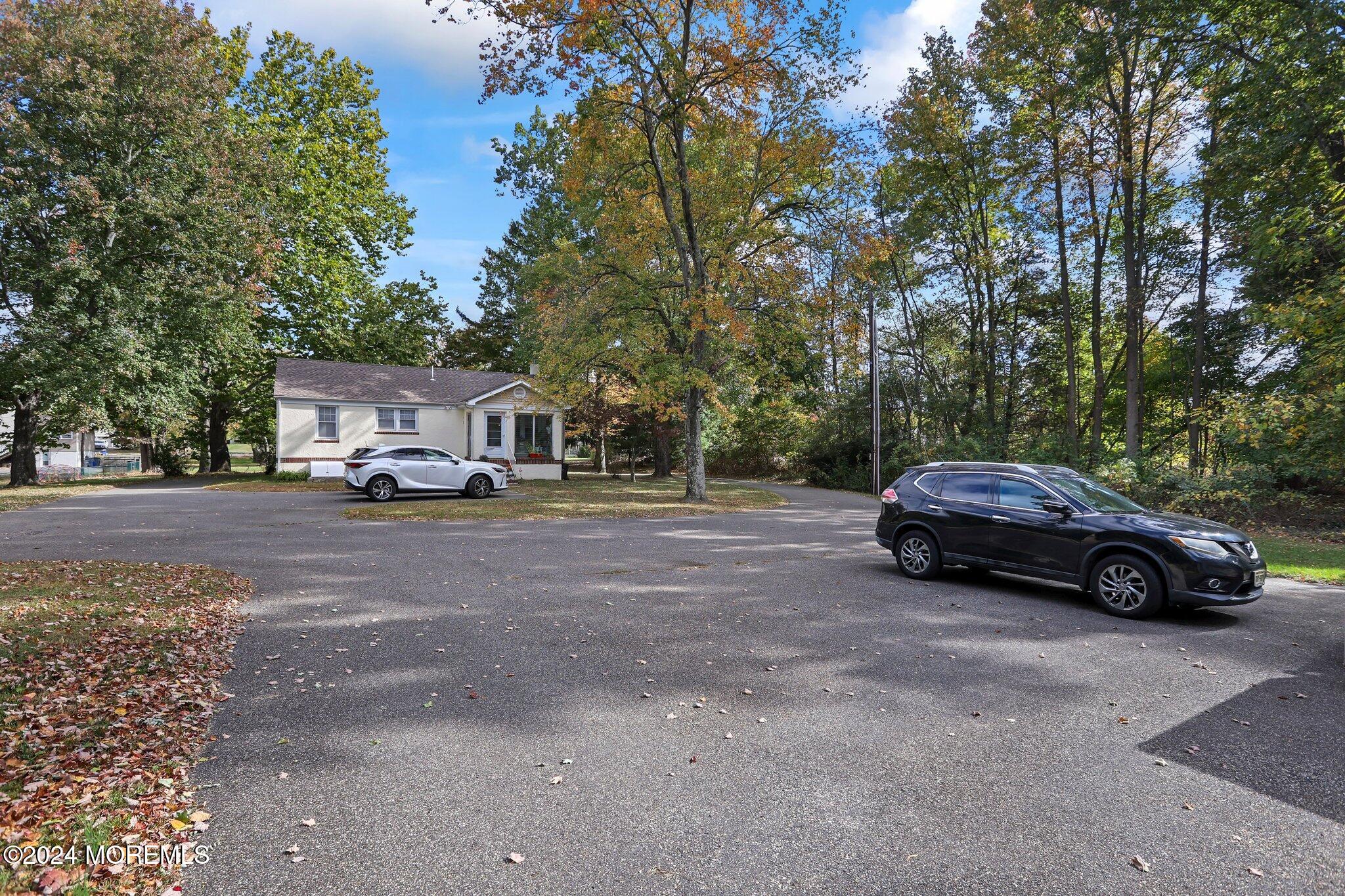 125 Freehold Road, Manalapan, New Jersey image 28