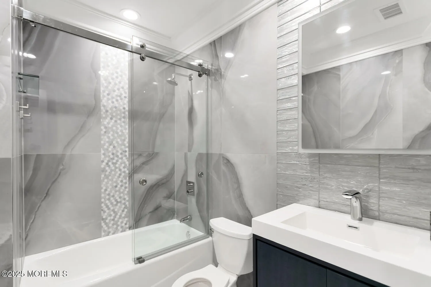 Rumson, New Jersey 07760, United States, 6 Bedrooms Bedrooms, ,9 BathroomsBathrooms,Residential,Active,20165