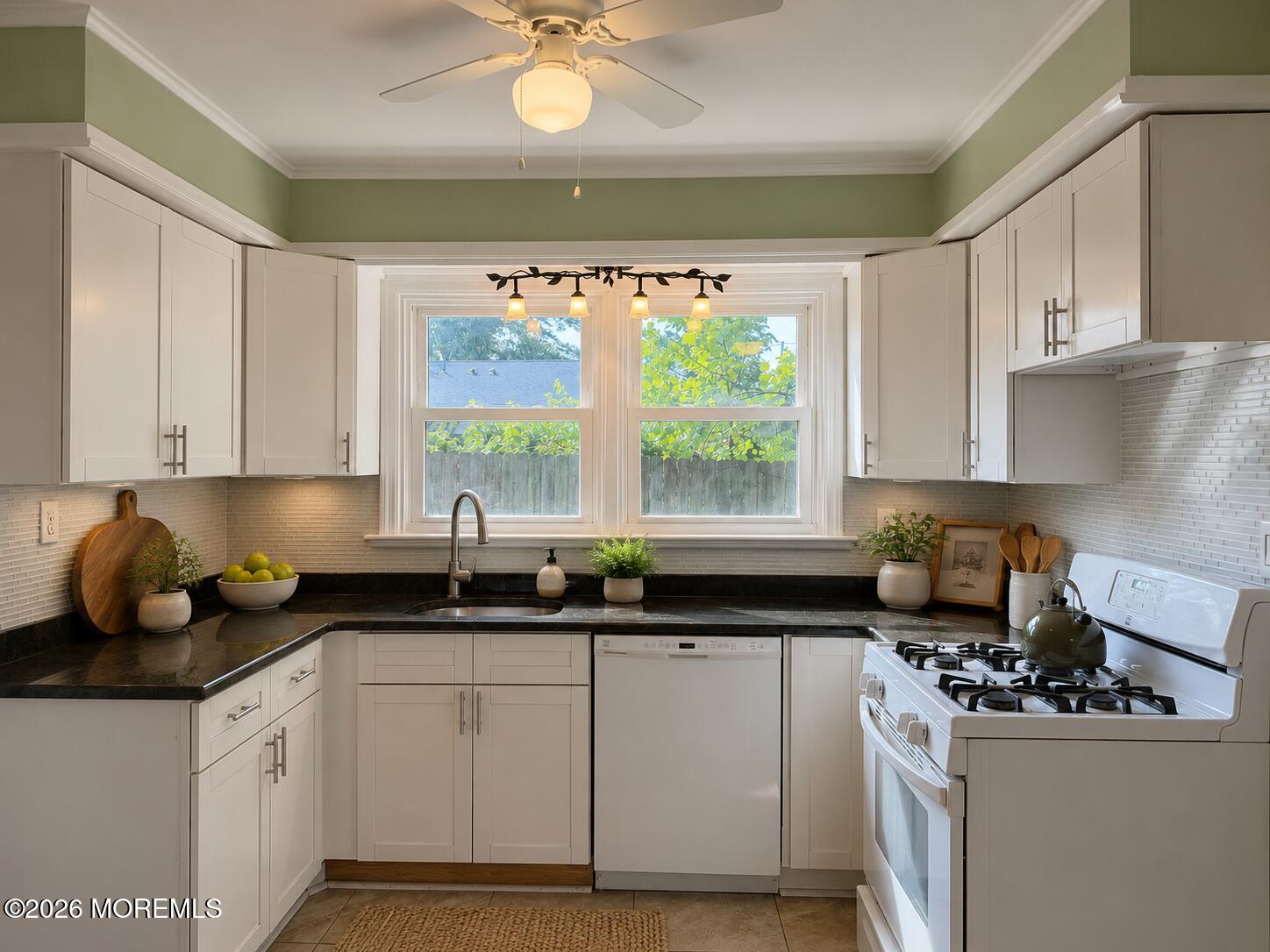 5 E Lincoln Circle