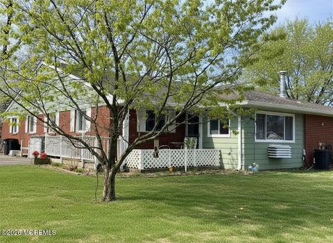 Homes For Sale - 11 B Lark Street<br/> Ocean County, Manchester, NJ 08759