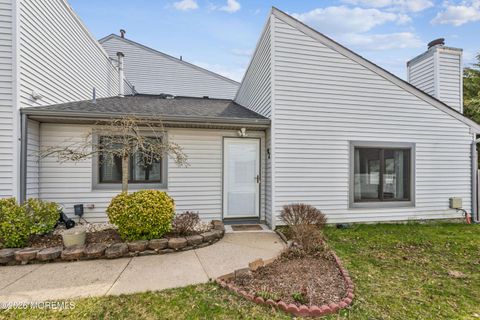 Condo For Sale - 92 Lexington Circle<br/> Middlesex County, Matawan, NJ 07747