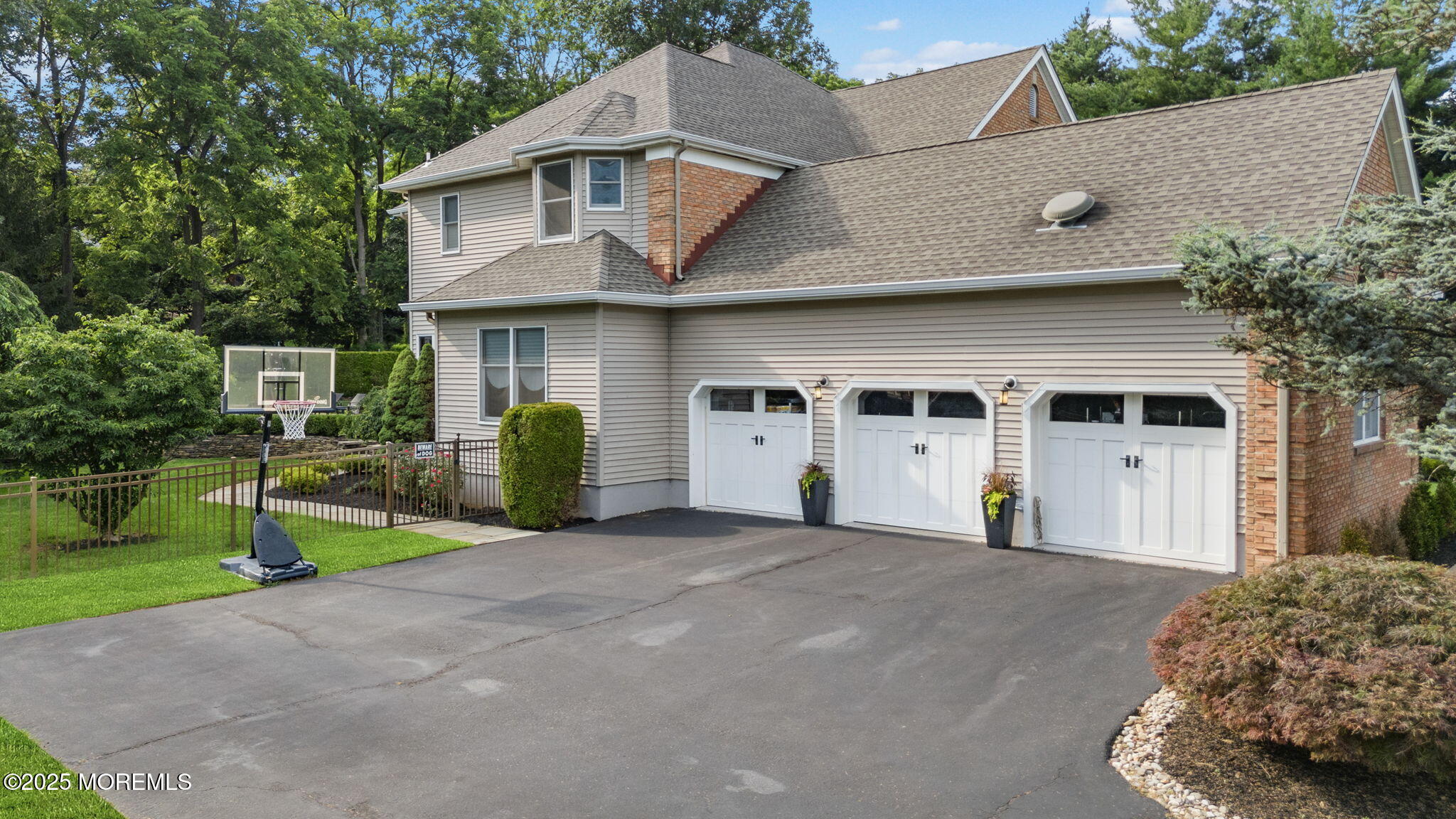8 Shadowbrook Drive