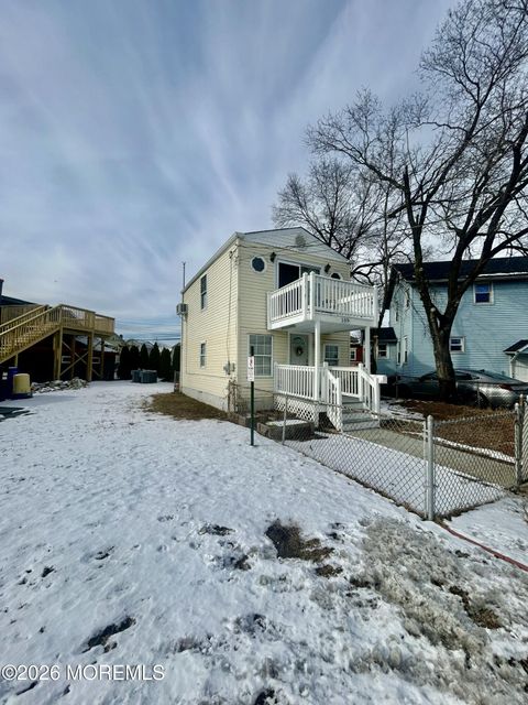 Homes For Sale - 109 Poole Avenue<br/> Union Beach, NJ 07735