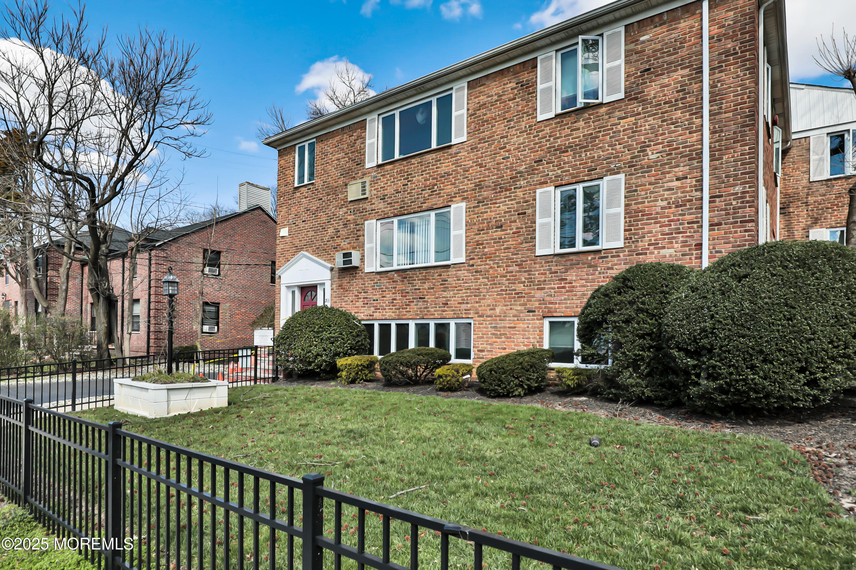 283 Spring Street 283B