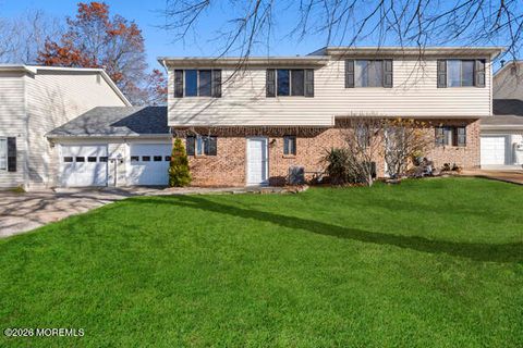 Condo For Sale - 7 Tracey Court<br/> Howell, NJ 07731