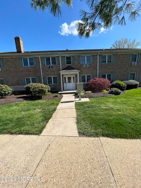 Condo For Rent - 4 Windsor Terrace #B<br/> Freehold, NJ 07728