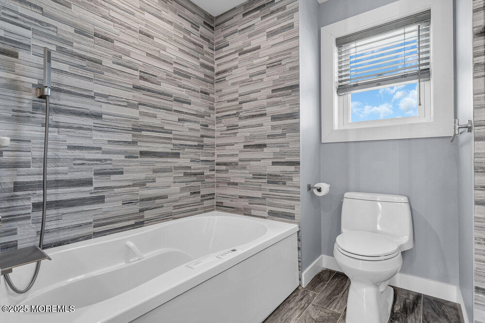 615 Bayview Drive, Toms River, New Jersey image 33