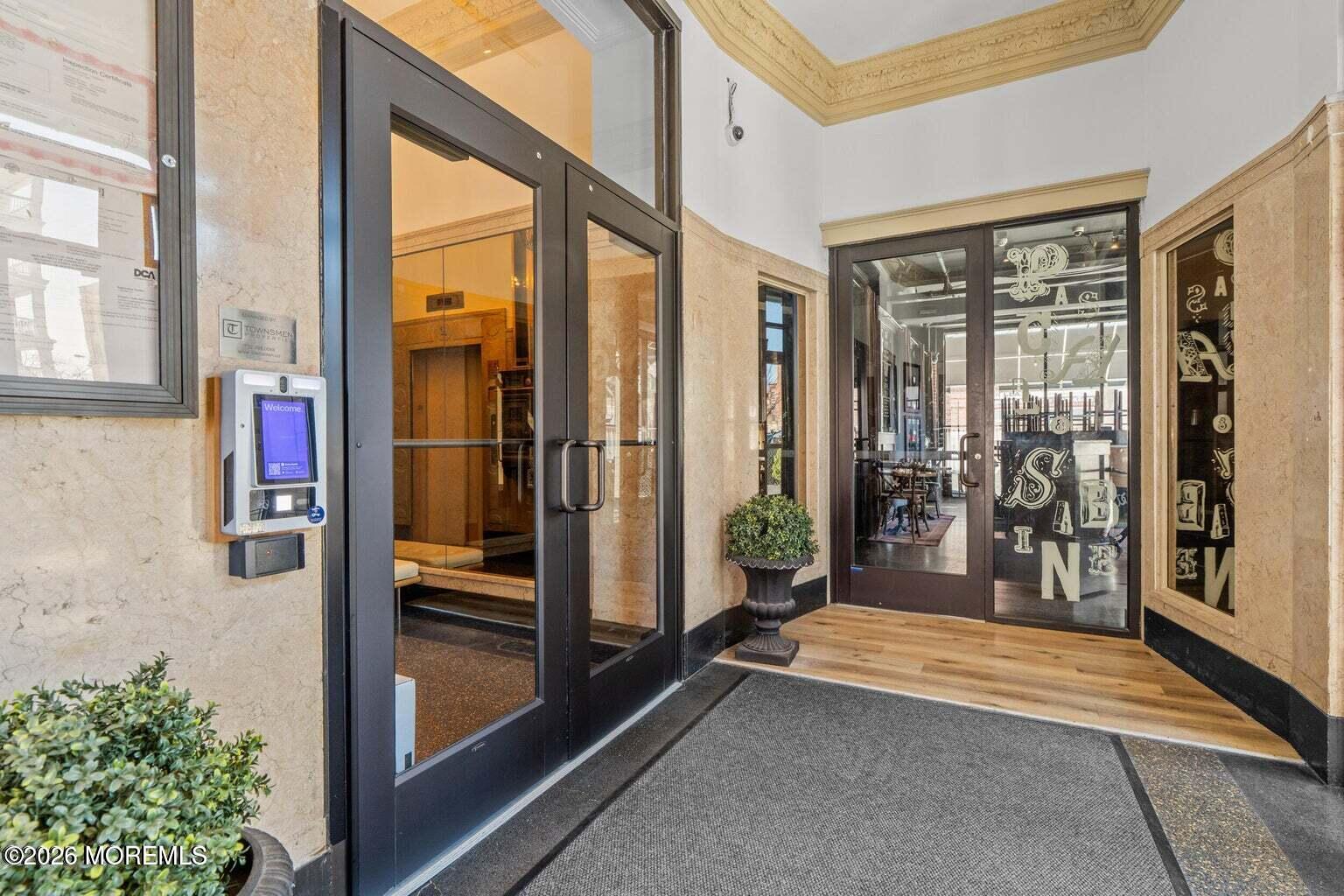 601 Bangs Avenue 1106